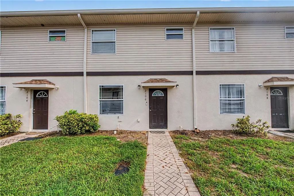 2106 Pine Chace Court, TAMPA