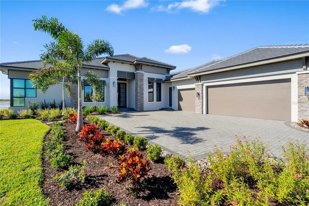 1018 Blue Shell Loop, SARASOTA