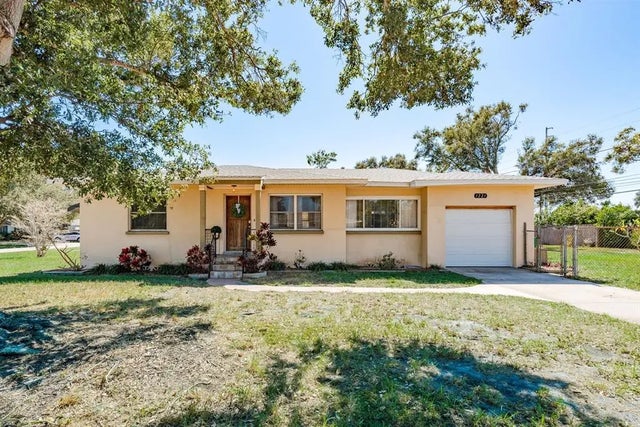 1221 Woodlawn Street, CLEARWATER
