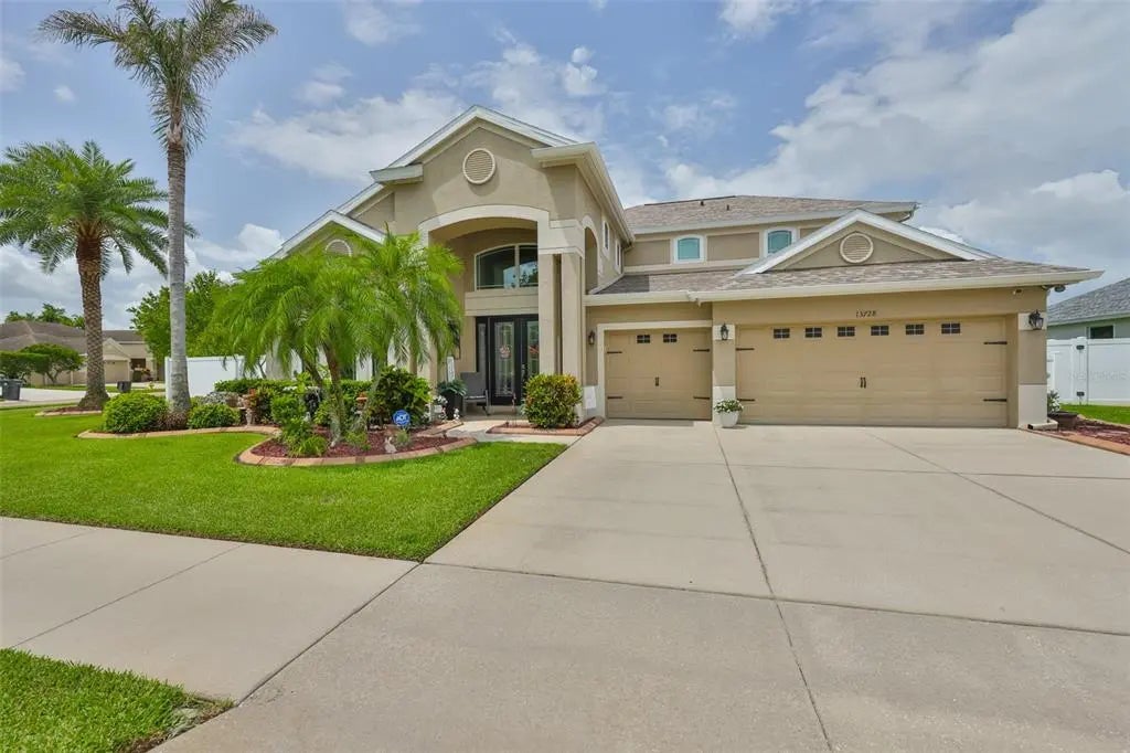 13728 Artesa Bell Drive, RIVERVIEW