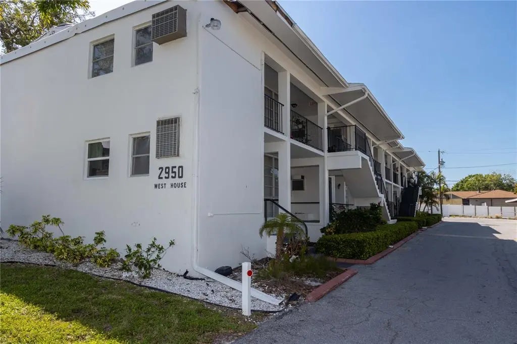 2950 West Bay Drive B5, BELLEAIR BLUFFS