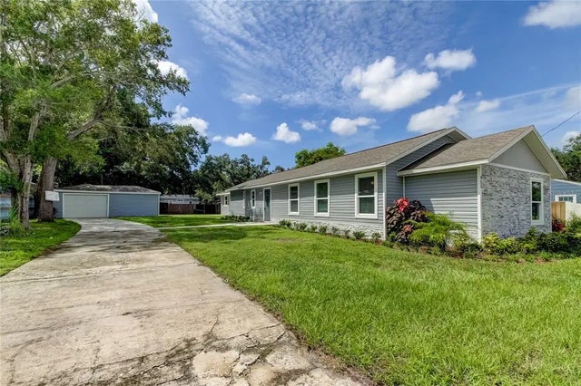 911 8th Avenue Sw, LARGO