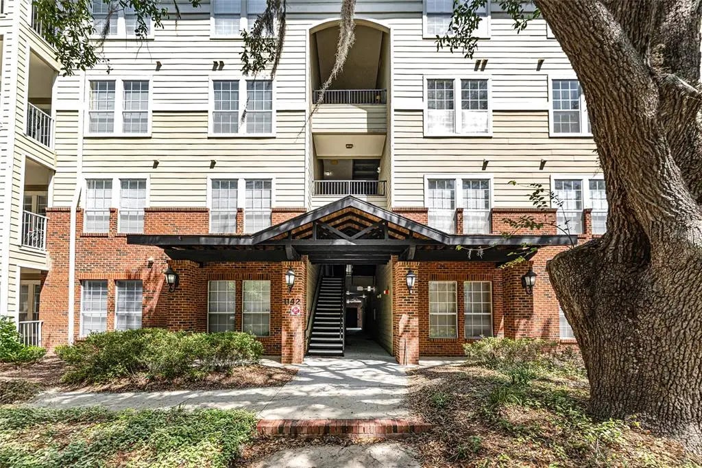 1142 Sw 9th Road 103, GAINESVILLE