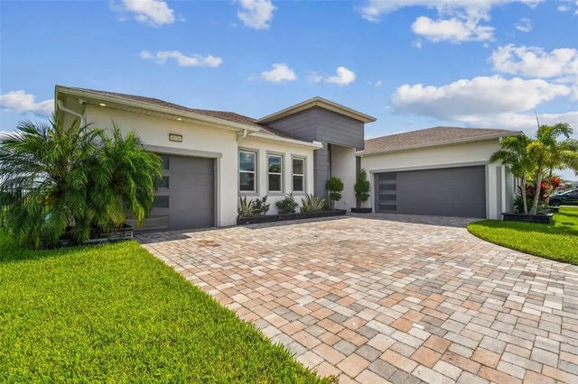 8936 Sanders Tree Loop, WESLEY CHAPEL