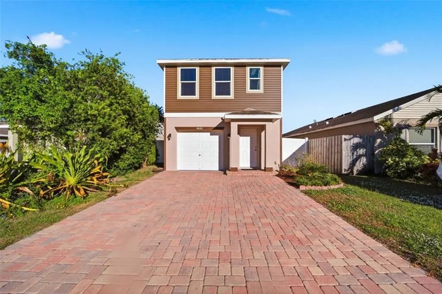 4035 11th Street E, BRADENTON