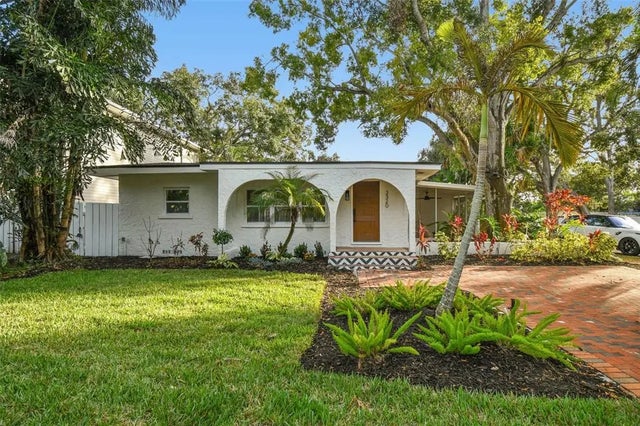 3320 W Villa Rosa Street, TAMPA