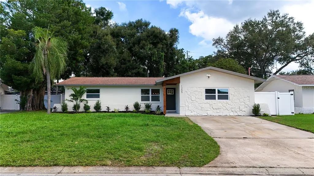 1255 E Lazy Lake Road, DUNEDIN