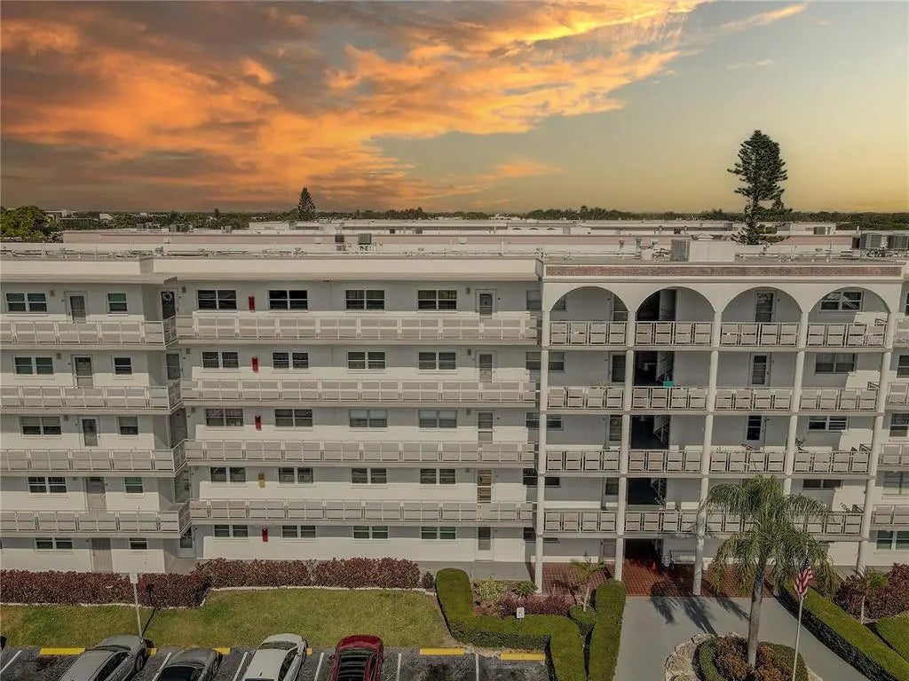 5501 80th Street N 406, ST PETERSBURG