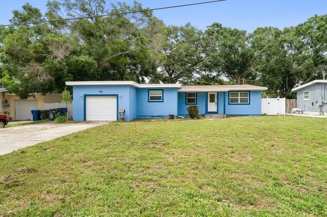 908 S Palm Drive, LARGO