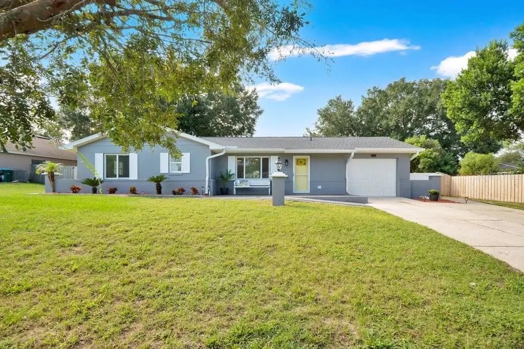 581 Fourwind Street, DELTONA