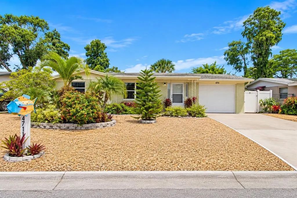4711 Phoenix Avenue, HOLIDAY