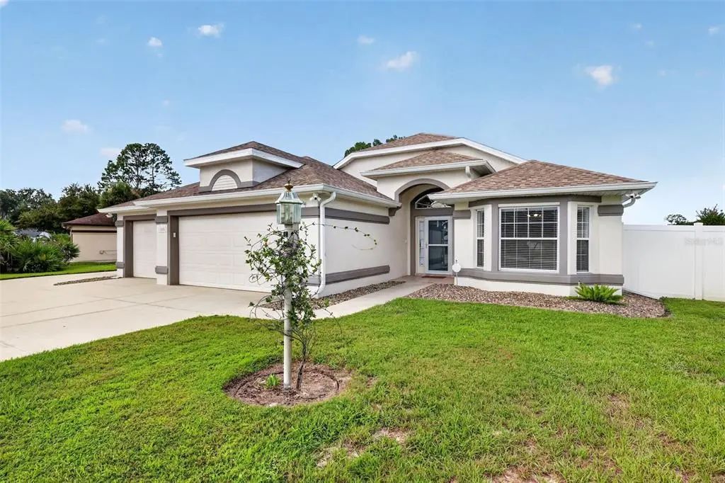 11506 Lake Dr, LEESBURG