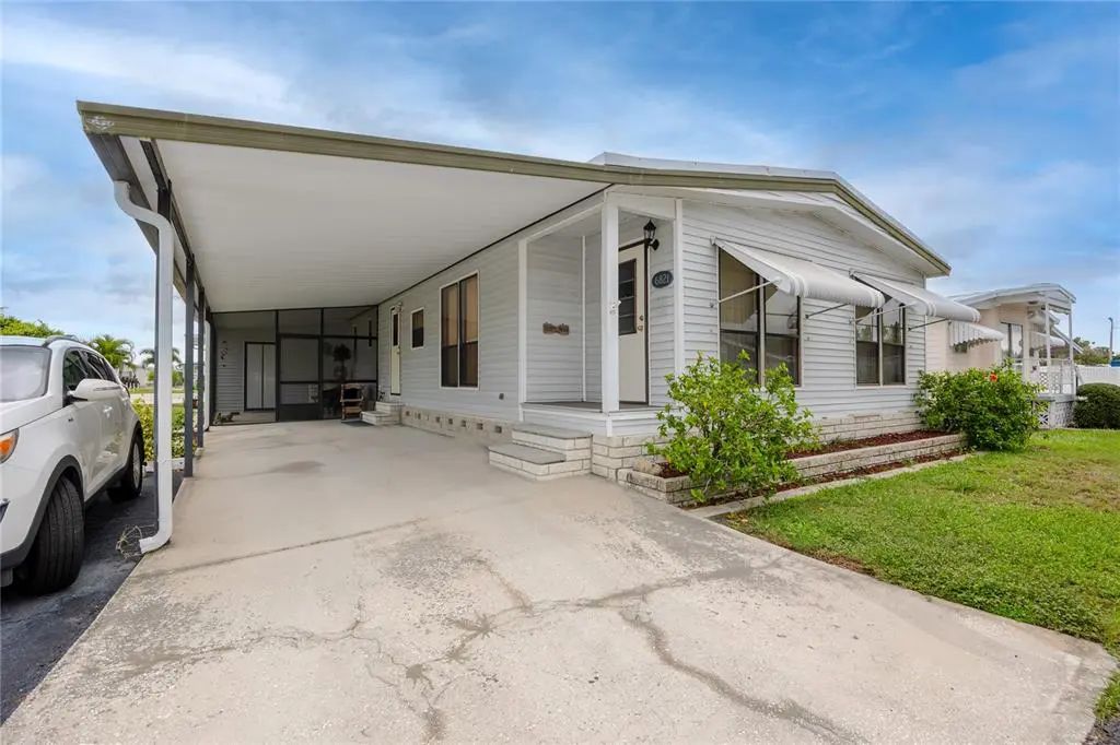 6821 Americana Drive Ne 106, ST PETERSBURG