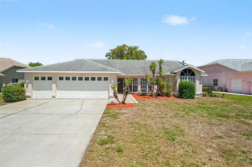 9389 Fox Hollow Lane, WEEKI WACHEE