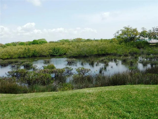 161 Clubview Drive 123, SAFETY HARBOR