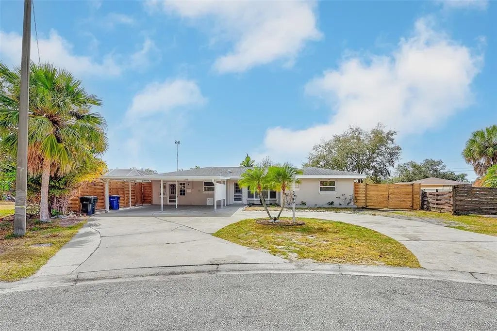 3946 Omega Circle, SARASOTA