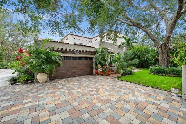 325 49th Street N, ST PETERSBURG