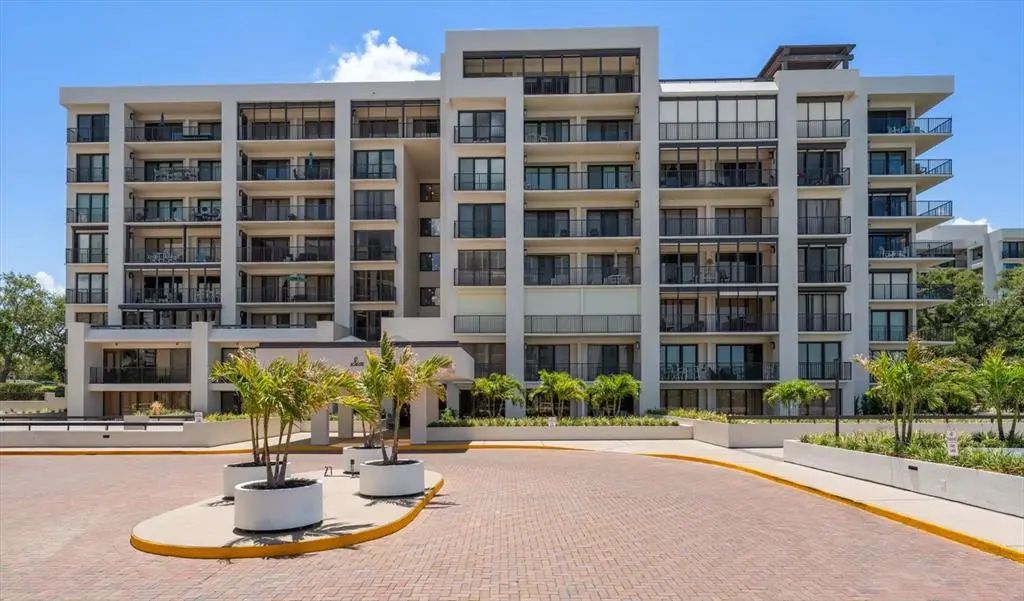 6 Belleview Boulevard 105, BELLEAIR
