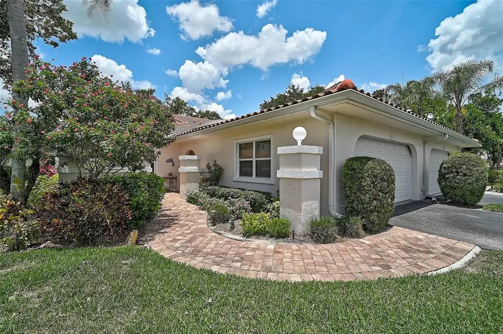 7341 Golf Pointe Circle, SARASOTA