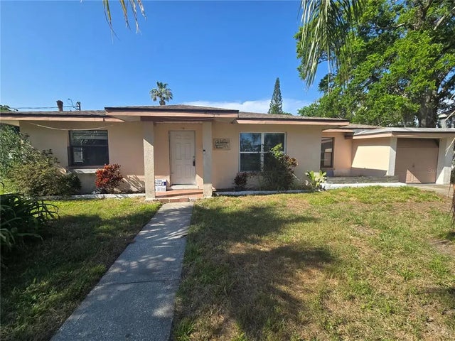 204 Shore Drive W, OLDSMAR