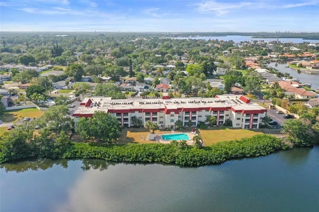1860 Massachusetts Avenue Ne 223, ST PETERSBURG