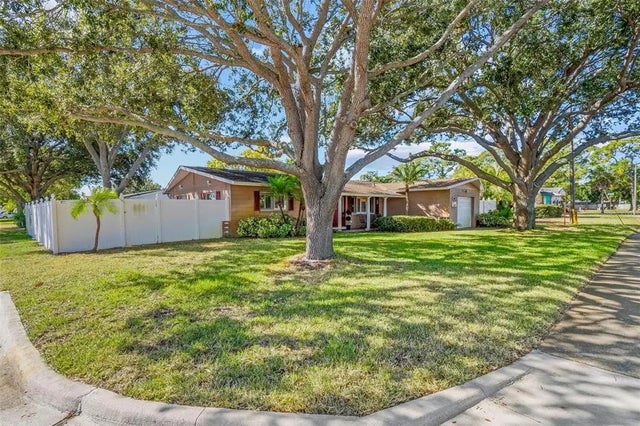 7000 38th Avenue N, ST PETERSBURG