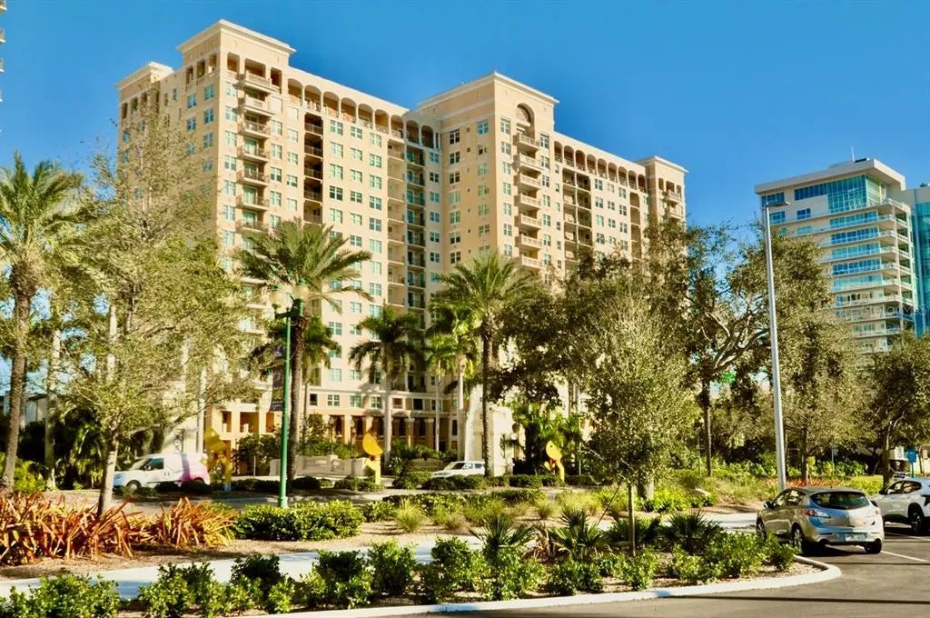 750 N Tamiami Trail 307