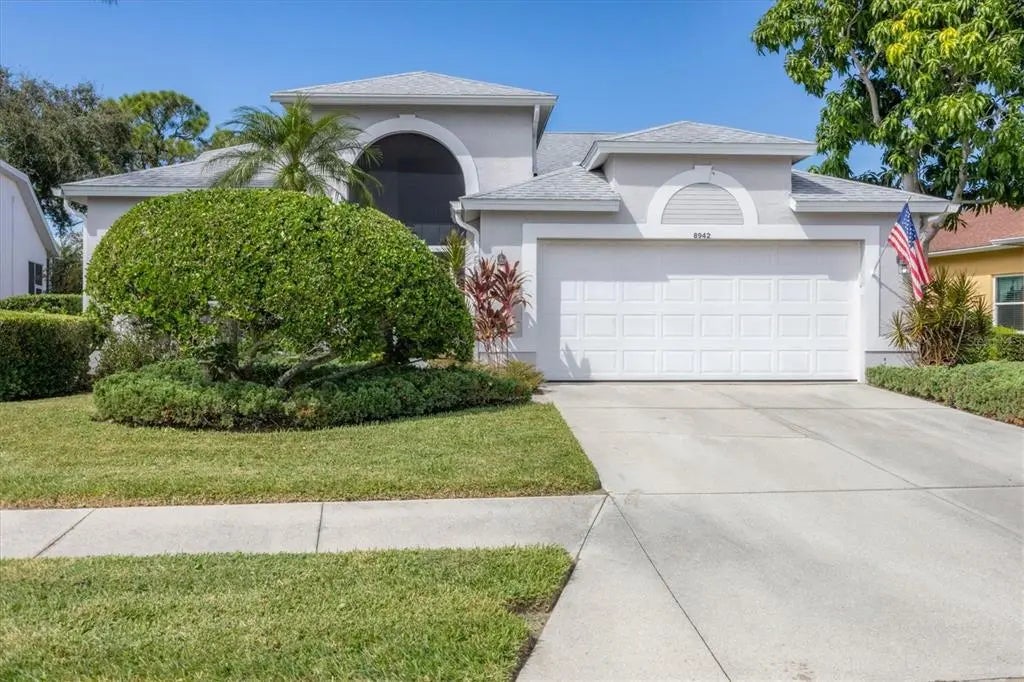 8942 Olde Hickory Avenue, SARASOTA