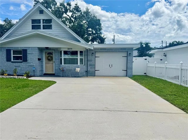 8074 37th Avenue N, ST PETERSBURG