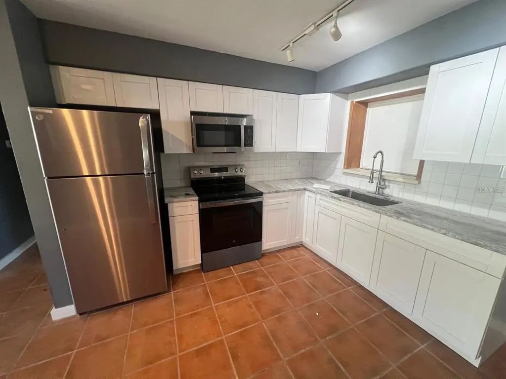 300 83rd Avenue Ne, ST PETERSBURG