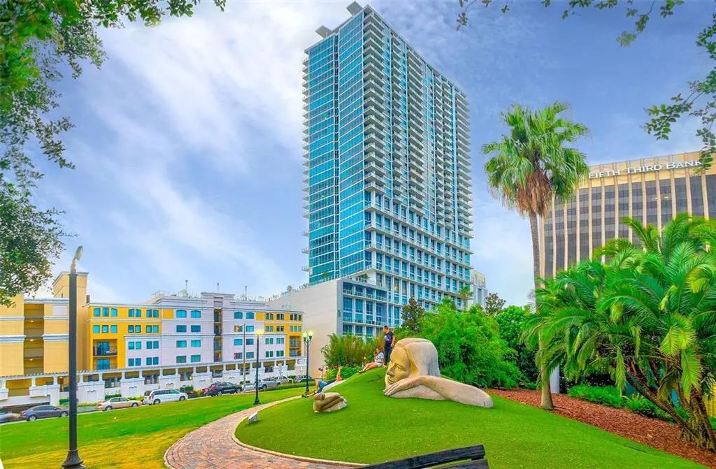 150 E Robinson Street 2005, ORLANDO