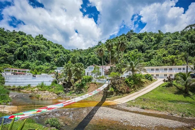 135 Villa Perez, ADJUNTAS