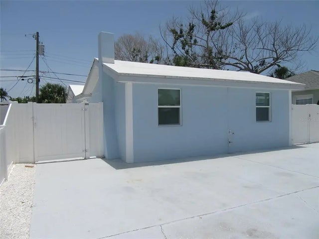 223 148th Avenue E, MADEIRA BEACH