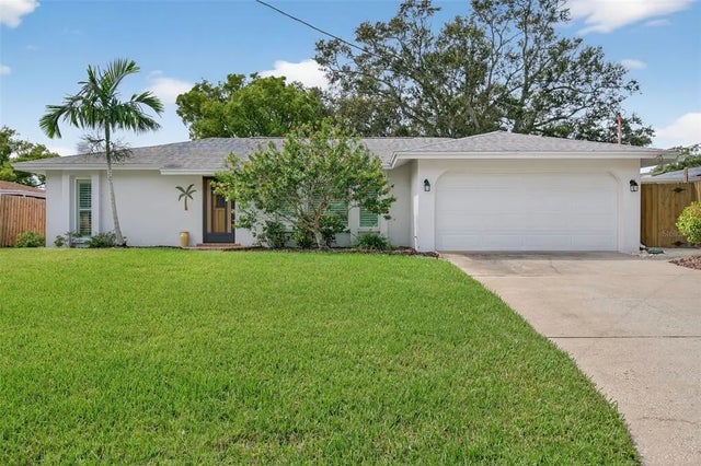 450 Sierra Circle E, LARGO
