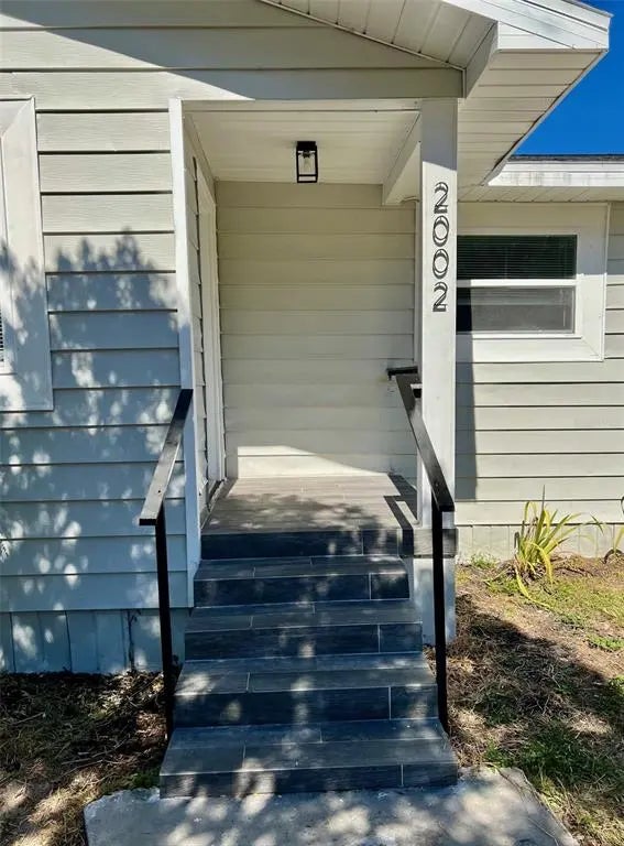 2002 E Hanna Avenue, TAMPA