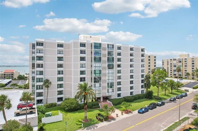 851 Bayway Boulevard 104, CLEARWATER BEACH