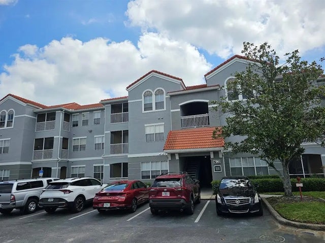 18001 Richmond Place Drive 716, TAMPA