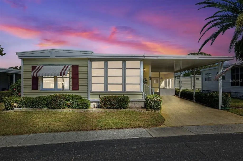 68 Thatch Palm St E, LARGO