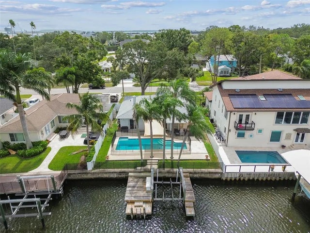 642 Geneva Place, TAMPA