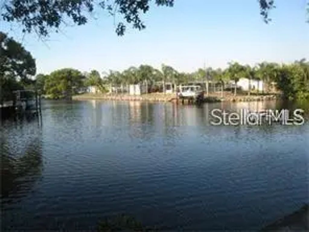 9105 Tudor Drive 203, TAMPA