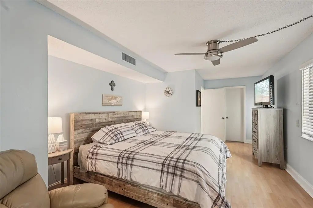 Gulf Shores Realty: 13 02bb77c4dcd0441314b39c5bcf8c861c l