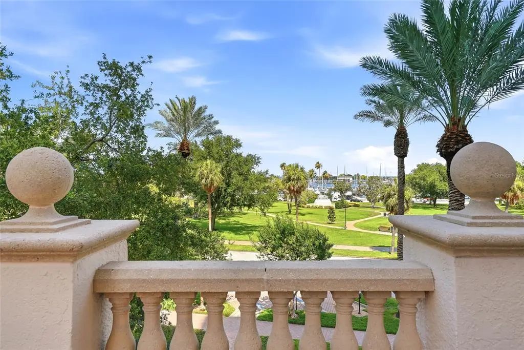 100 Beach Drive Ne 301, ST. PETERSBURG