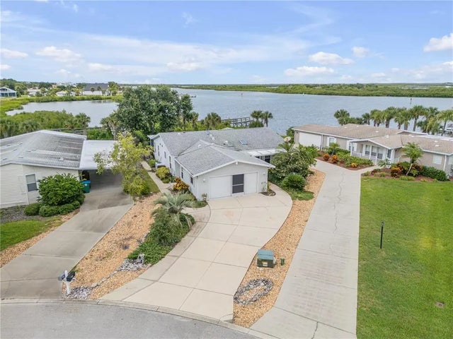 361 Marsh Landing Loop, OAK HILL