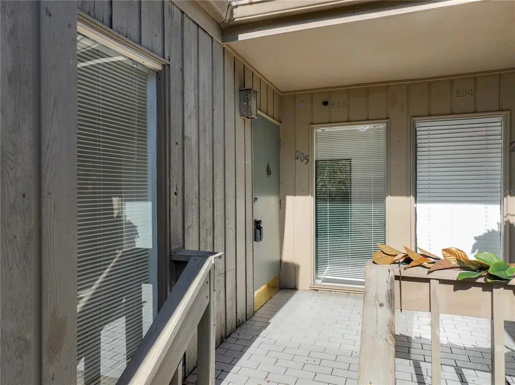 205 Crown Oaks Way 202, LONGWOOD