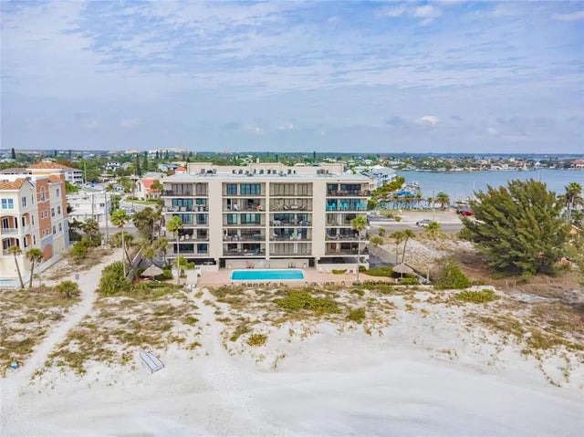 13650 Gulf Boulevard 402, MADEIRA BEACH