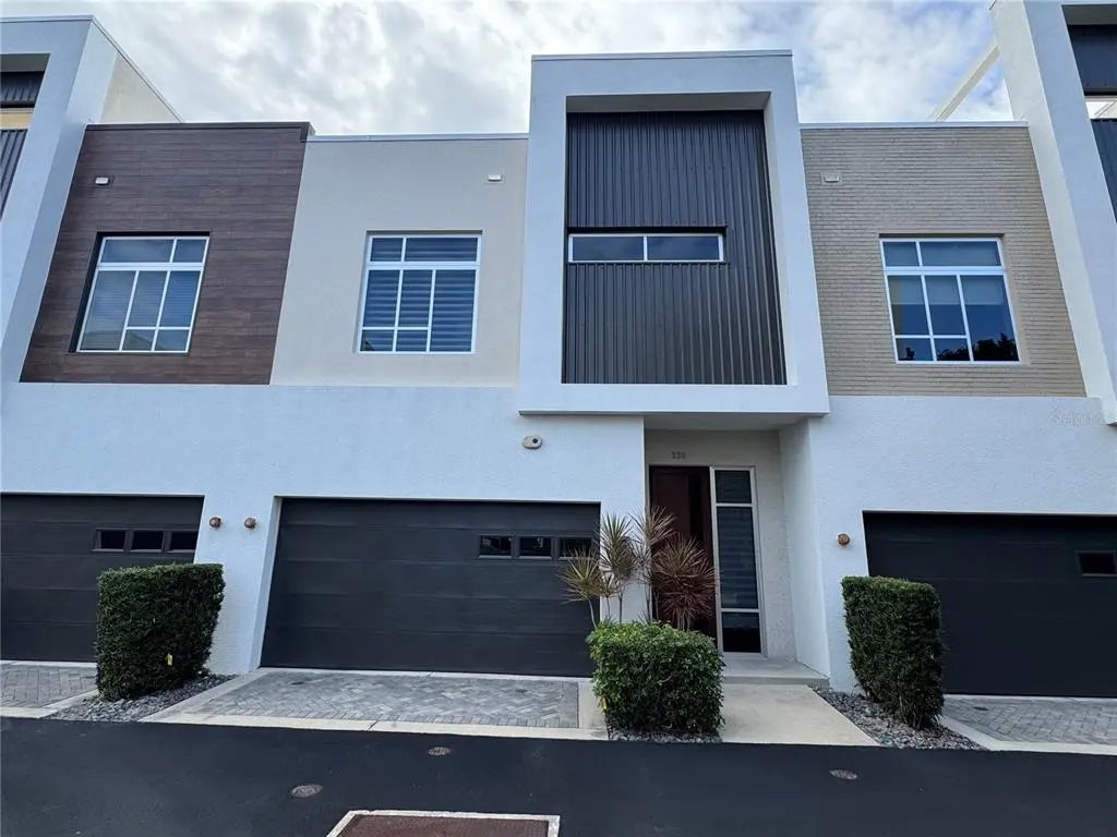 239 Cosmopolitan Court, SARASOTA