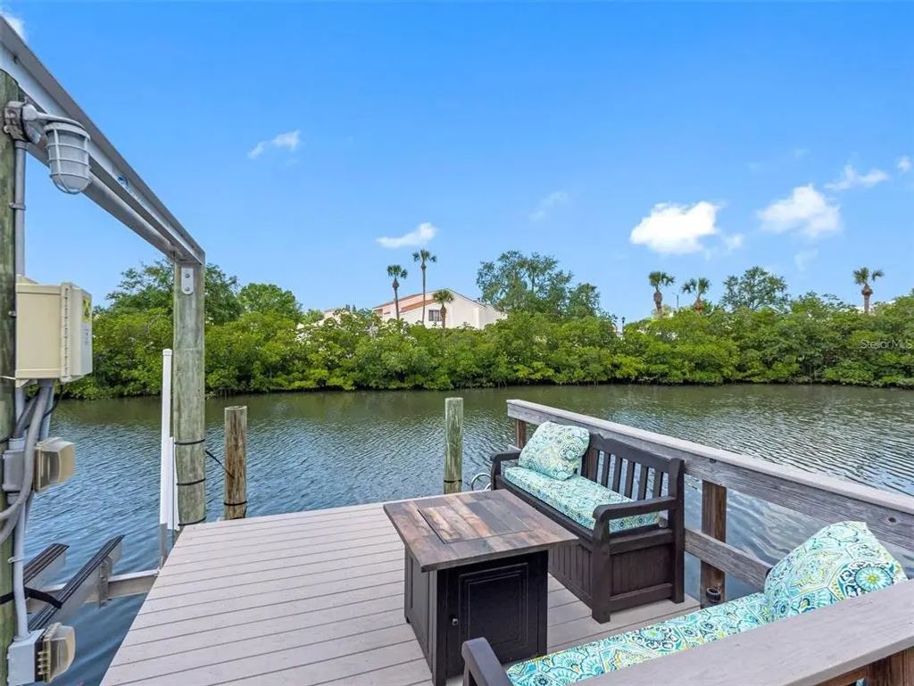 4306 Sunray Court, TAMPA