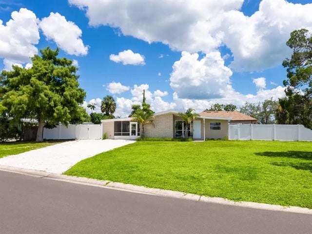 2416 Emory Avenue, BRADENTON