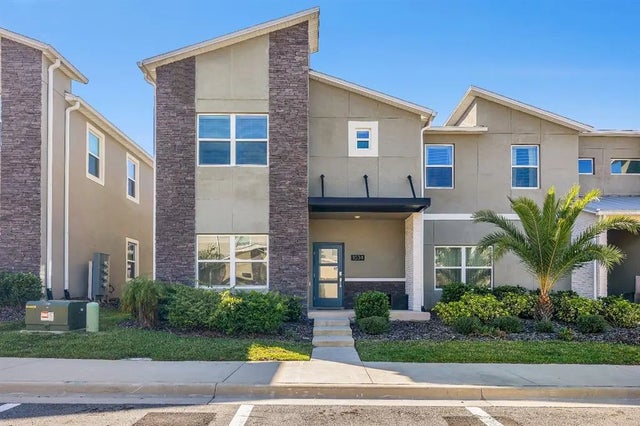 1034 Splash Shot Place, DAVENPORT