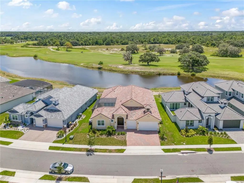 215 Hampton Loop, DAVENPORT